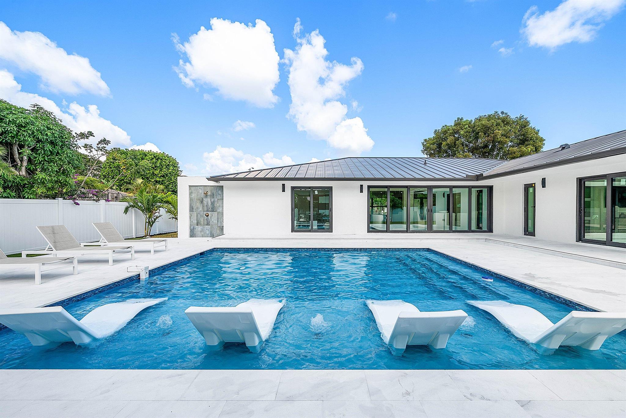 PALM BEACH FARMS CO 10 - Residential