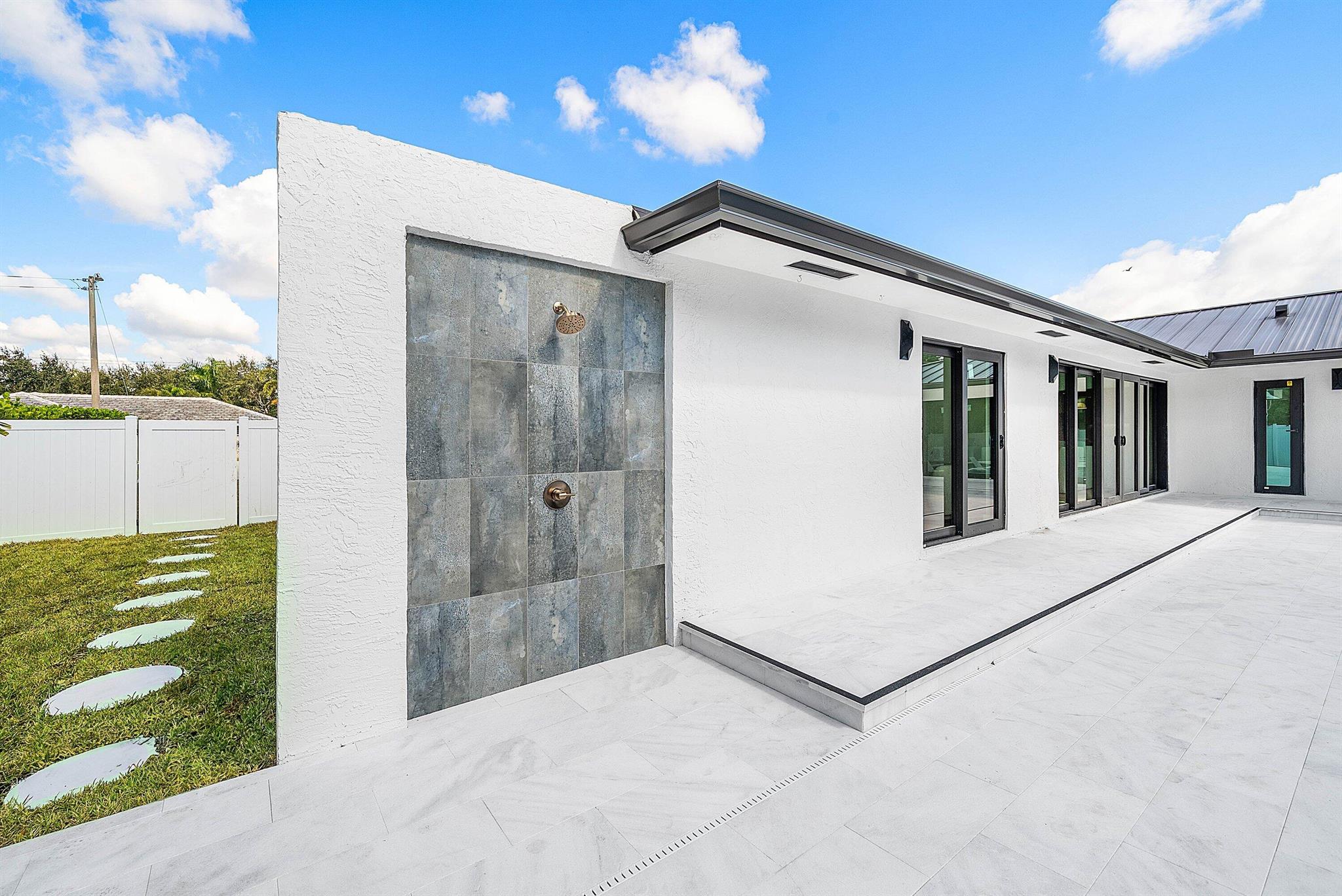 PALM BEACH FARMS CO 10 - Residential