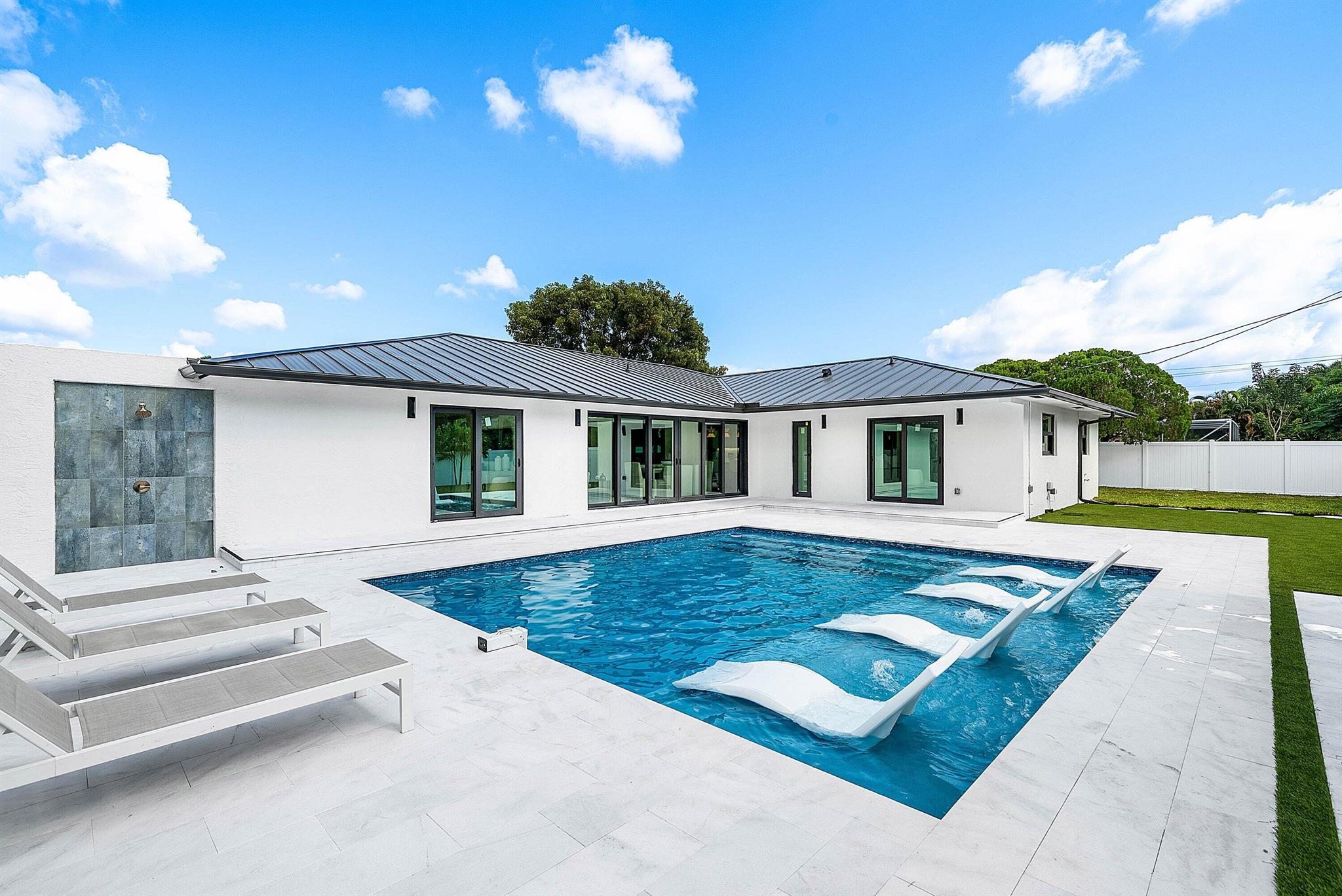 PALM BEACH FARMS CO 10 - Residential