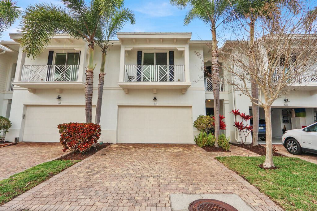 Photo of 7113 Kensington Court, Palm Beach Gardens, FL 33418 (MLS # B26004918)
