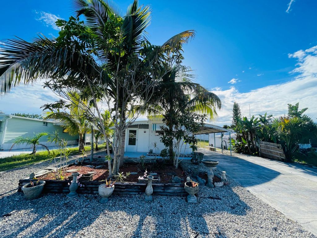 Photo of 8026 SE Wren Avenue, Hobe Sound, FL 33455 (MLS # B26013094)
