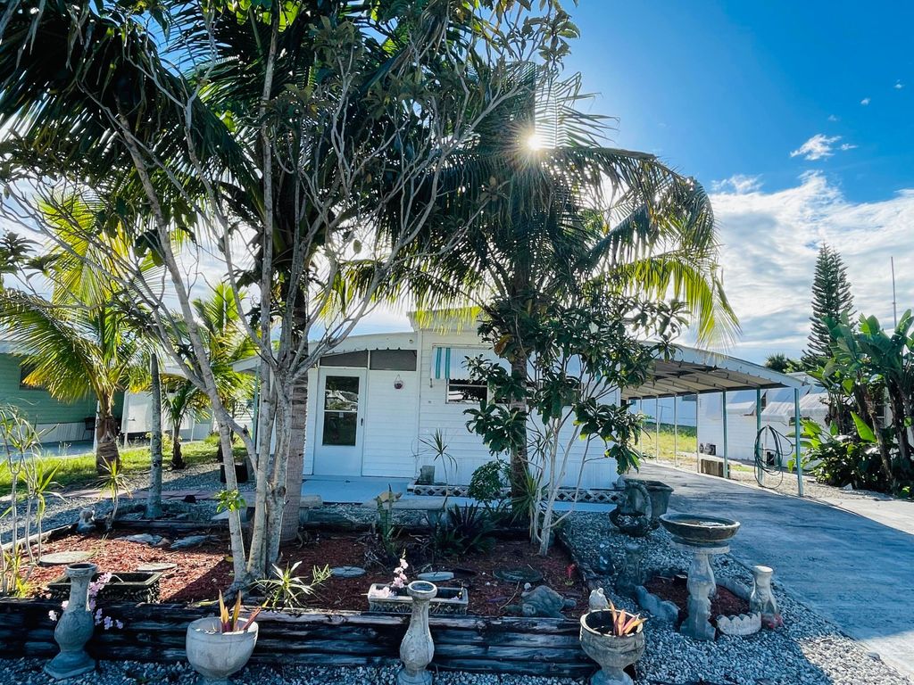 Photo of 8026 SE Wren Avenue, Hobe Sound, FL 33455 (MLS # B26013094)
