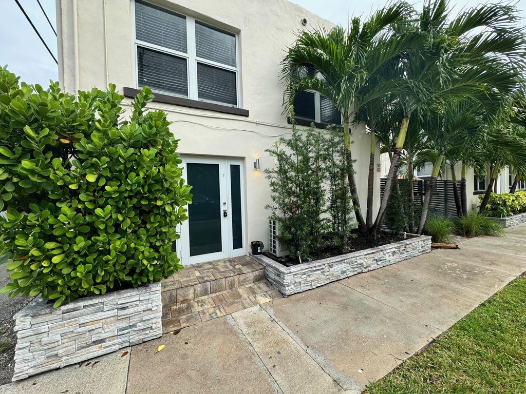 Photo of 1501 SE 2nd Court #7, Fort Lauderdale, FL 33301 (MLS # F10493234)