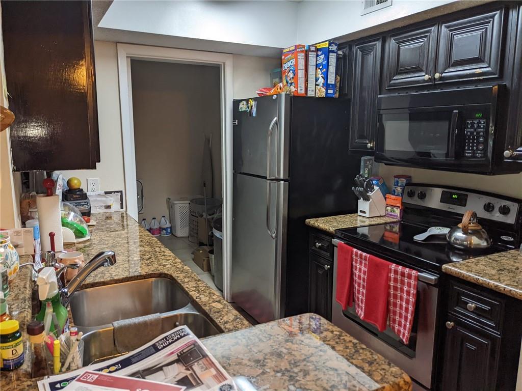 LEXINGTON ON THE GREE - Residential Lease