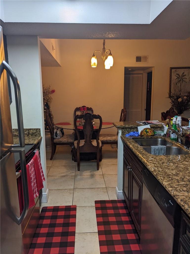 LEXINGTON ON THE GREE - Residential Lease