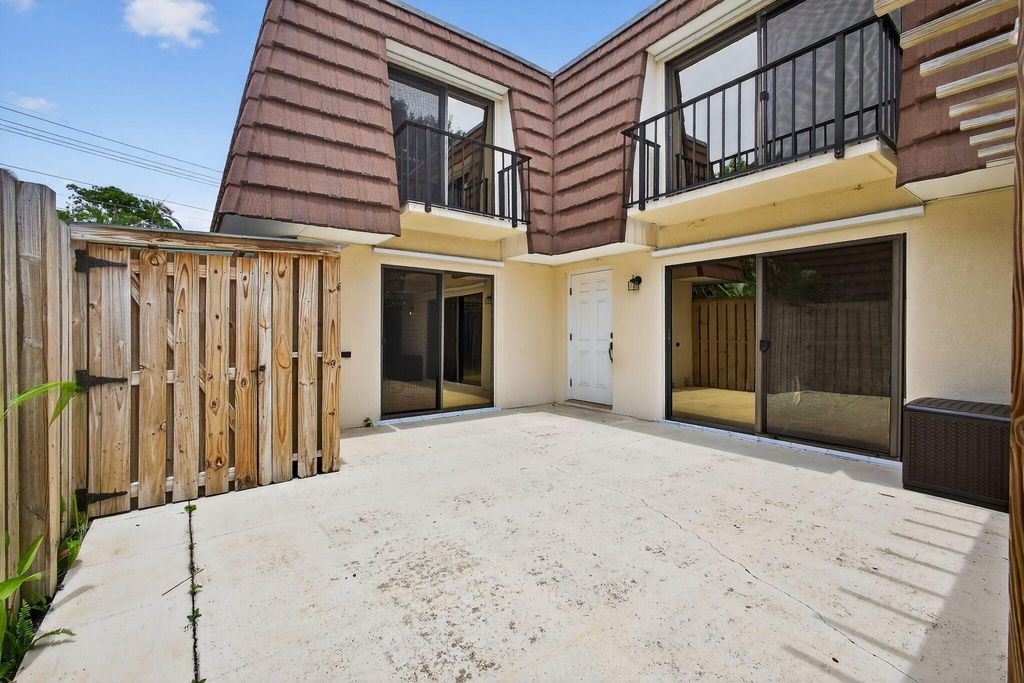 Photo of 1922 19th Lane, Palm Beach Gardens, FL 33418 (MLS # R11097331)