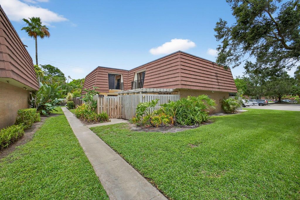 Photo of 1922 19th Lane, Palm Beach Gardens, FL 33418 (MLS # R11097331)