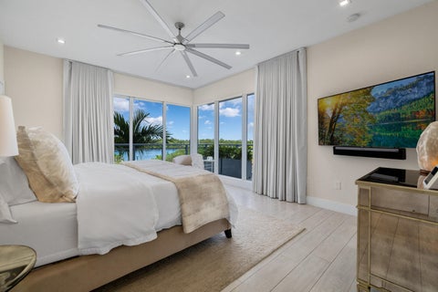 Tiny photo for 350 Desoto Street, Hollywood, FL 33019 (MLS # B26090862)
