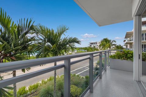 Tiny photo for 350 Desoto Street, Hollywood, FL 33019 (MLS # B26090862)
