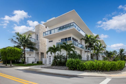 Tiny photo for 350 Desoto Street, Hollywood, FL 33019 (MLS # B26090862)
