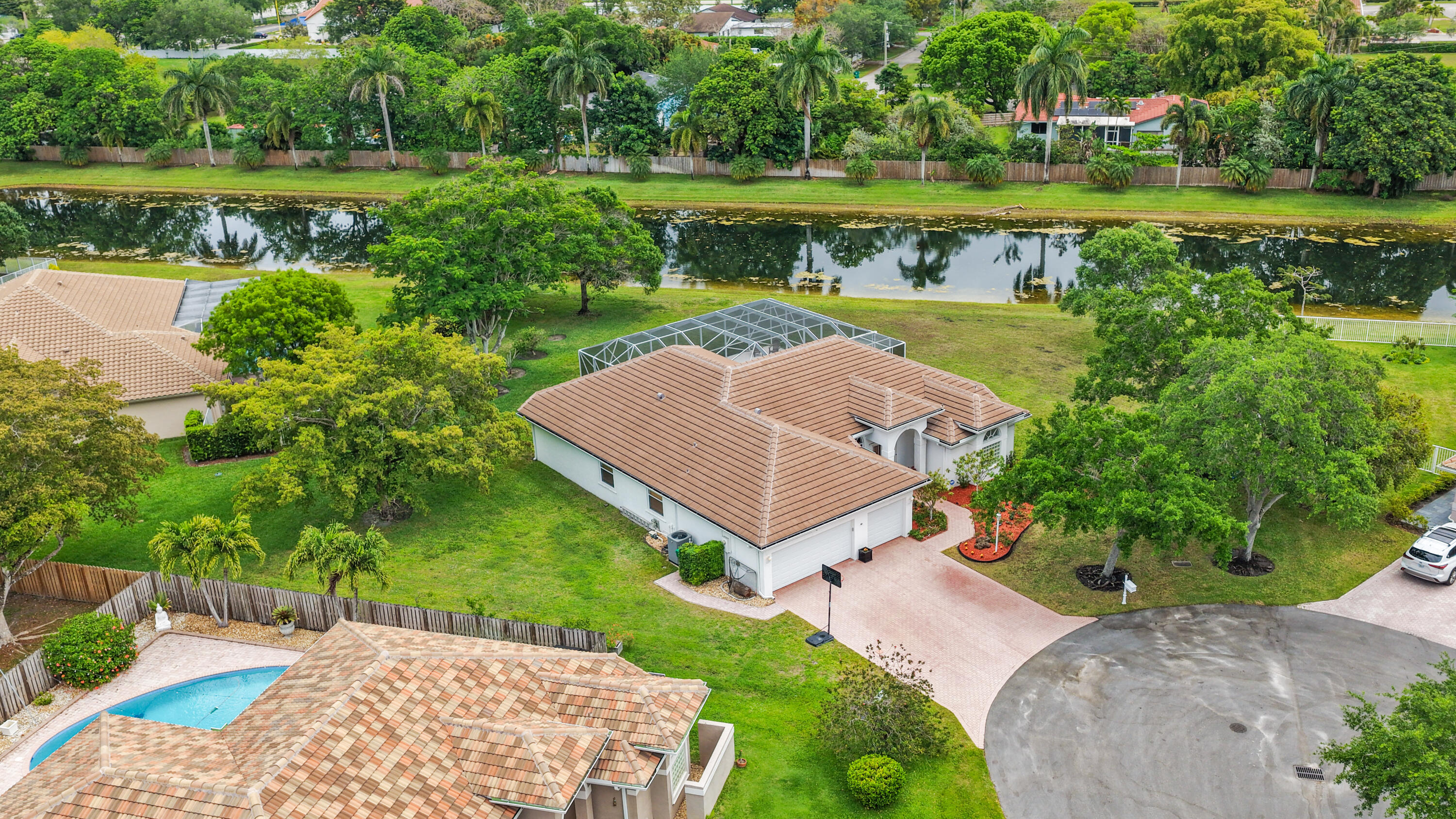 ESTATES OF STIRLING LAKE - Residential