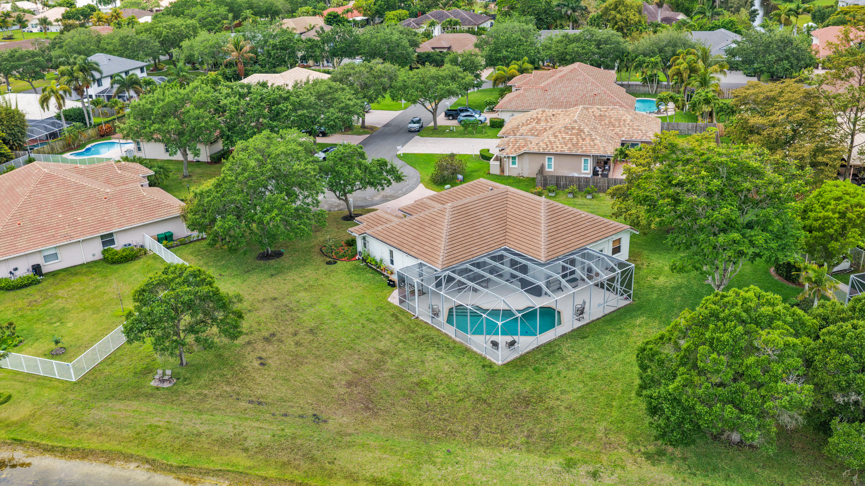 ESTATES OF STIRLING LAKE - Residential