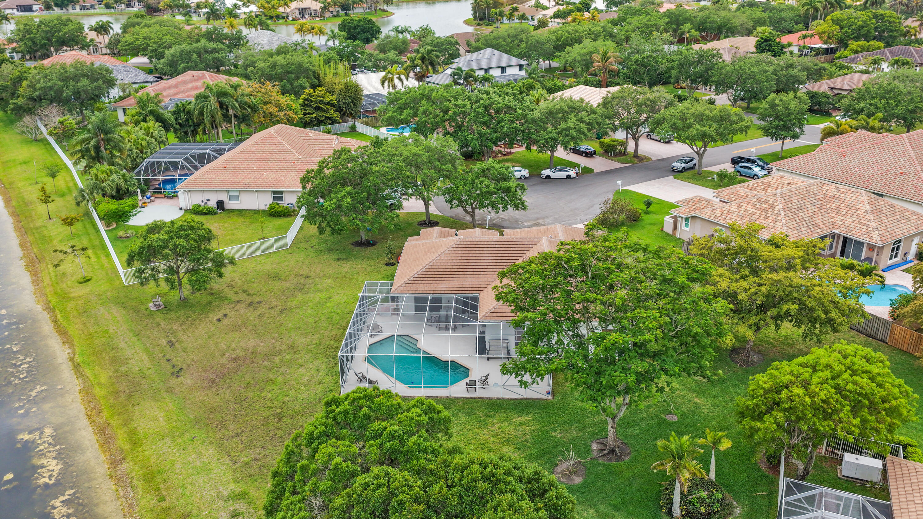 ESTATES OF STIRLING LAKE - Residential