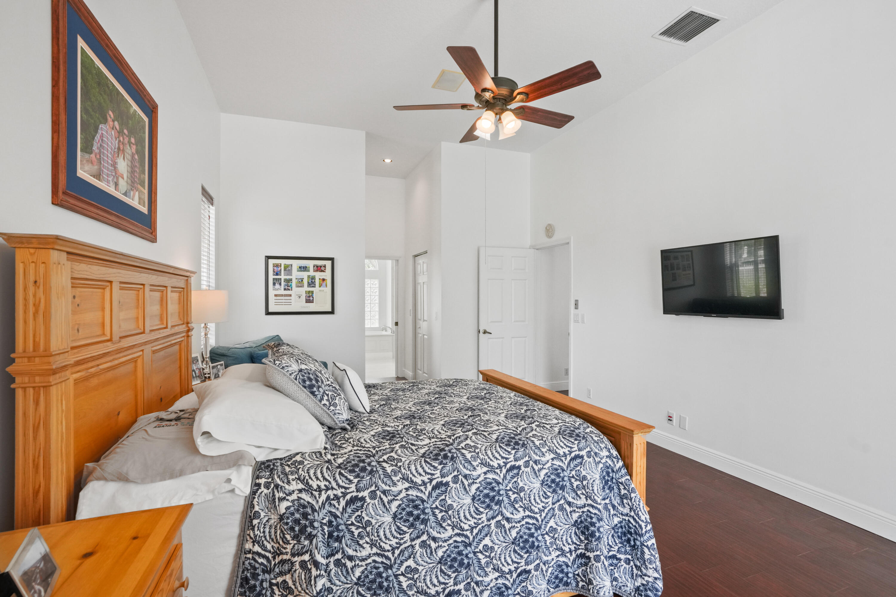 ESTATES OF STIRLING LAKE - Residential