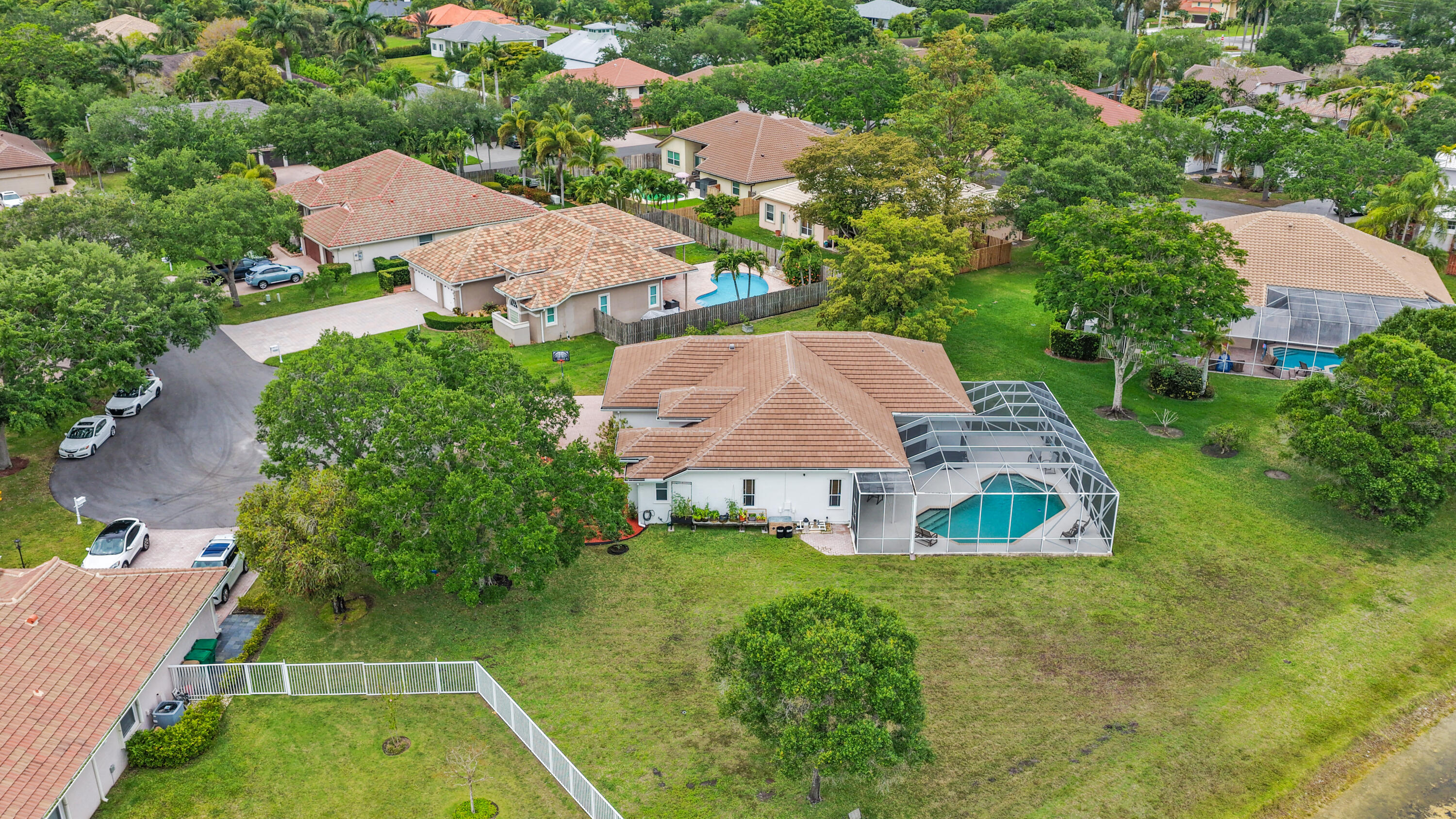 ESTATES OF STIRLING LAKE - Residential