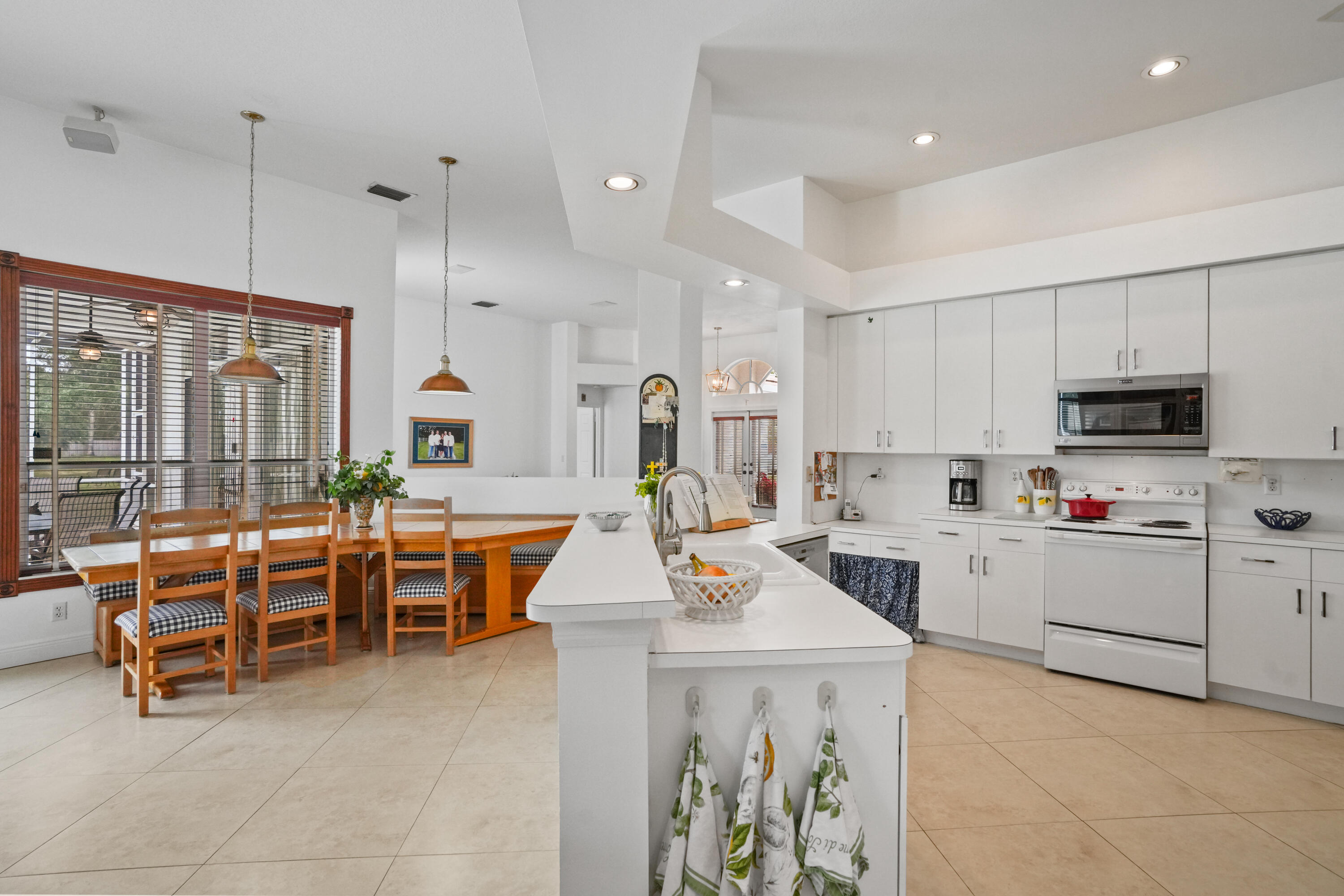 ESTATES OF STIRLING LAKE - Residential