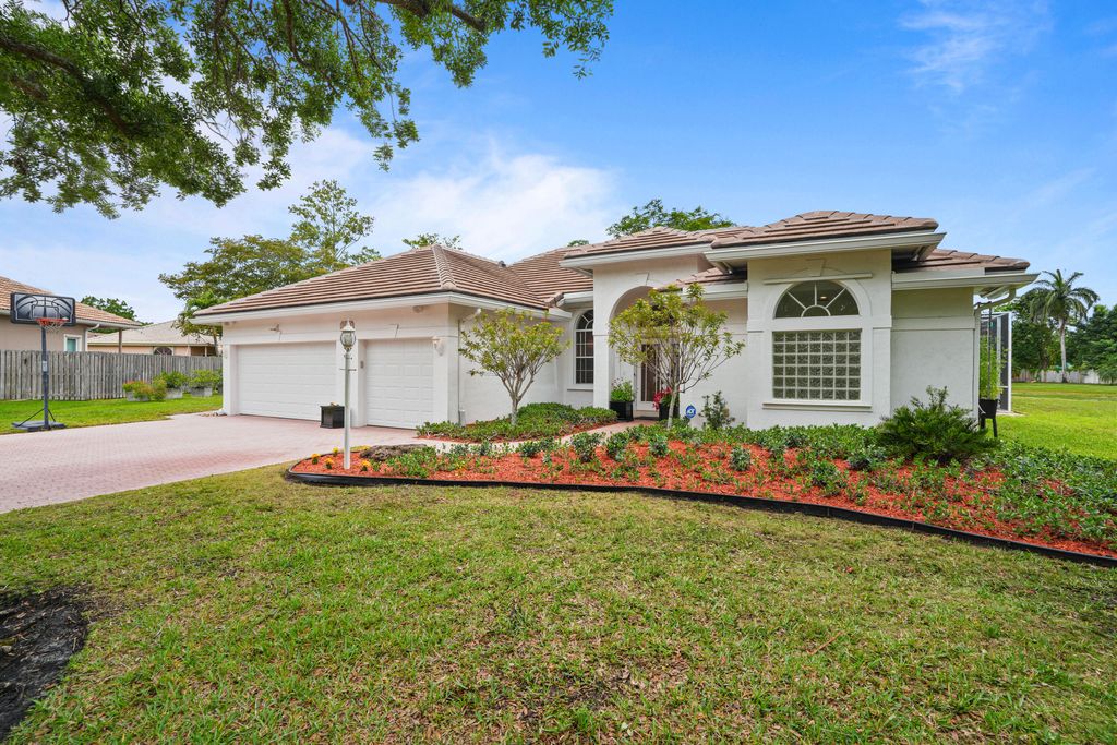 Photo of 16245 Seneca Circle, Davie, FL 33331 (MLS # B26017143)