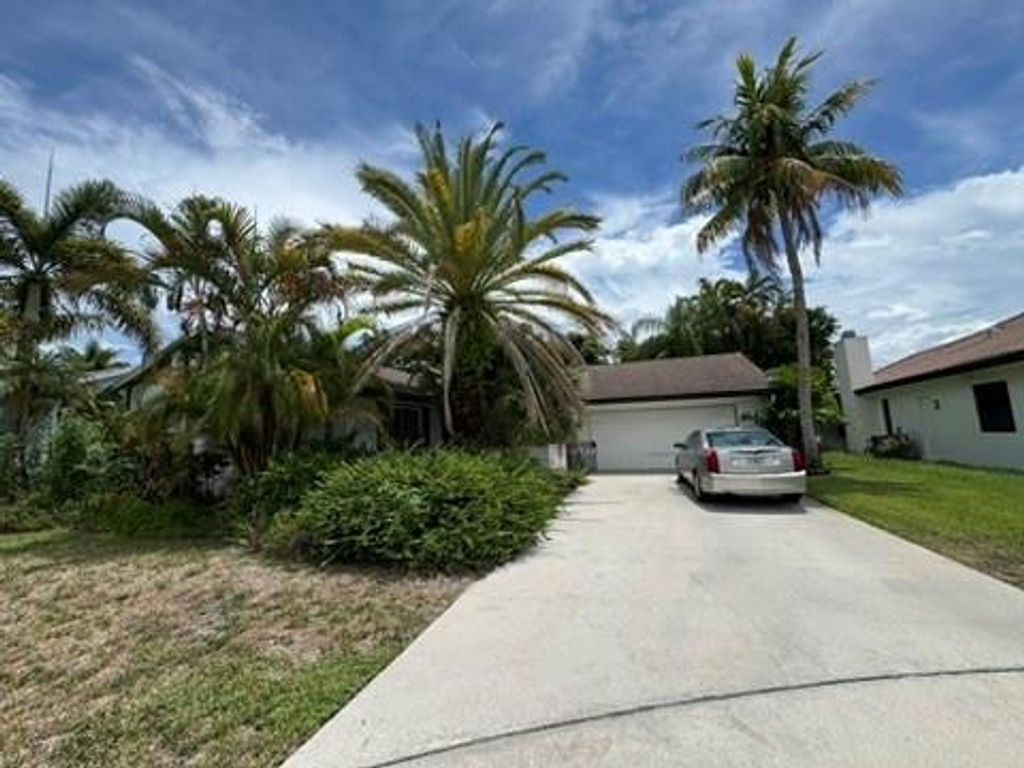 Photo of 74 Vista Del Rio, Boynton Beach, FL 33426 (MLS # F10525288)