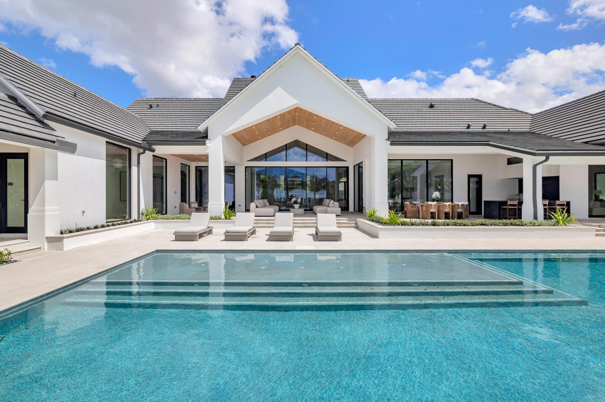 WELLINGTON AERO CLUB OF THE LANDINGS AT WELLINGTON - Residential