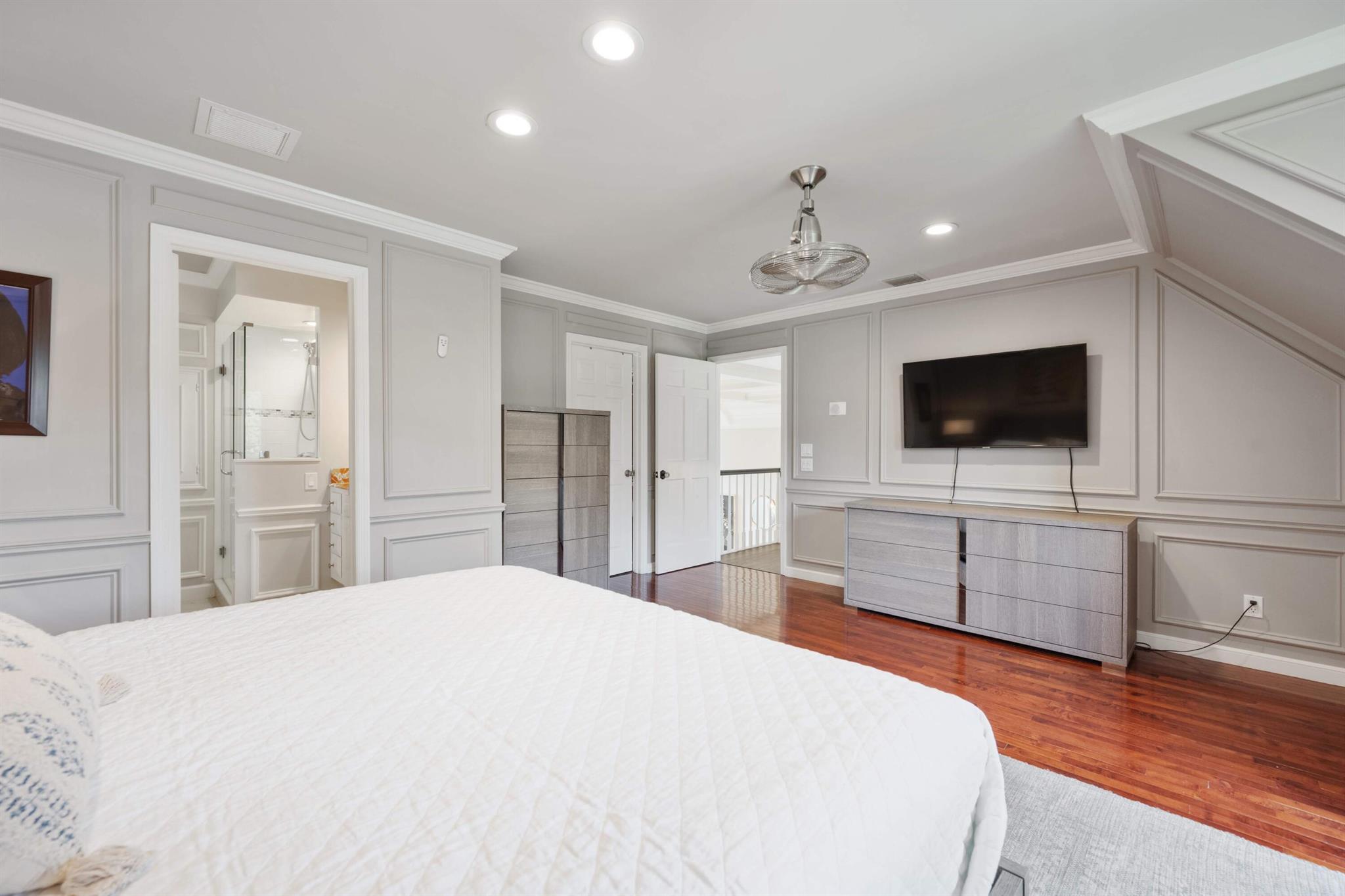 PINEWOOD EAST OF WELLINGT - Residential Lease