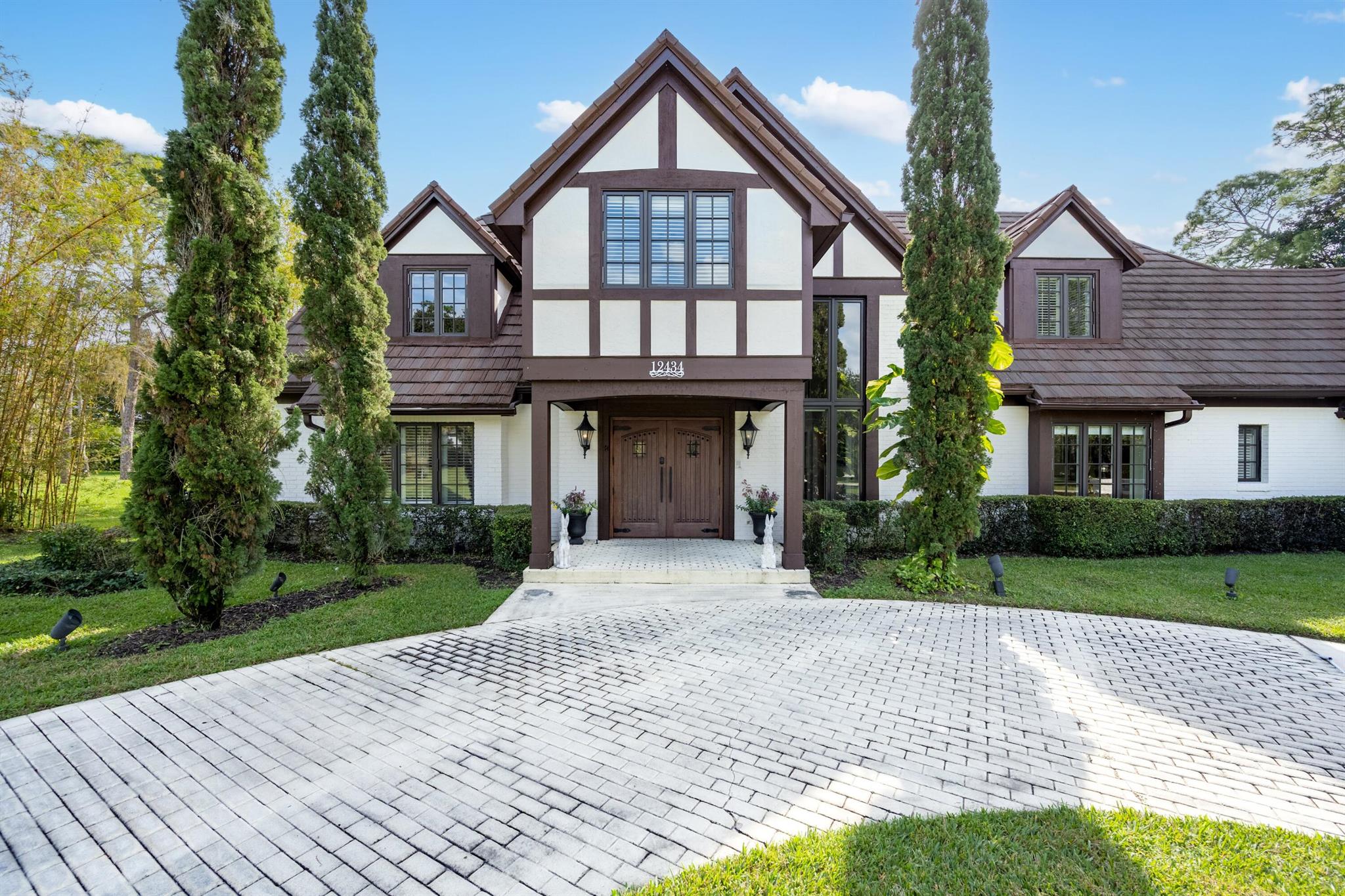 PINEWOOD EAST OF WELLINGT - Residential Lease