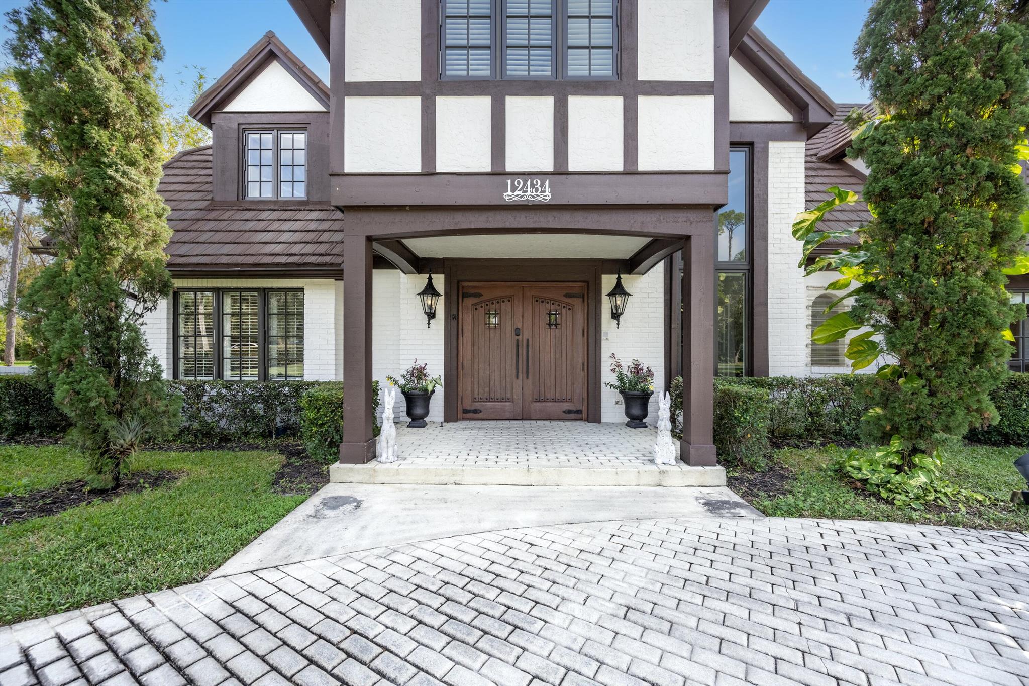 PINEWOOD EAST OF WELLINGT - Residential Lease