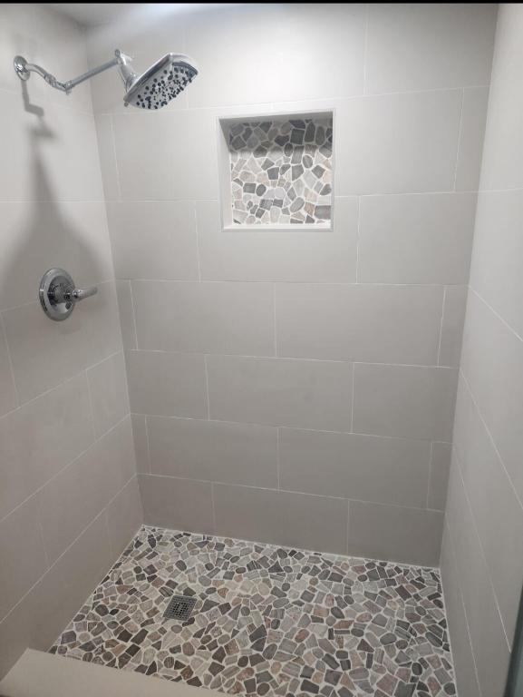 WATERGATE CONDOMINIUM NO 3 - Residential Lease