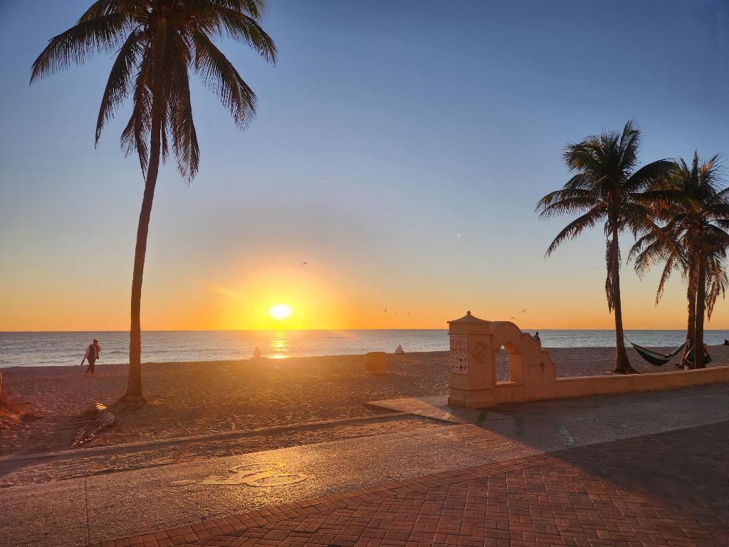 WATERGATE CONDOMINIUM NO 3 - Residential Lease