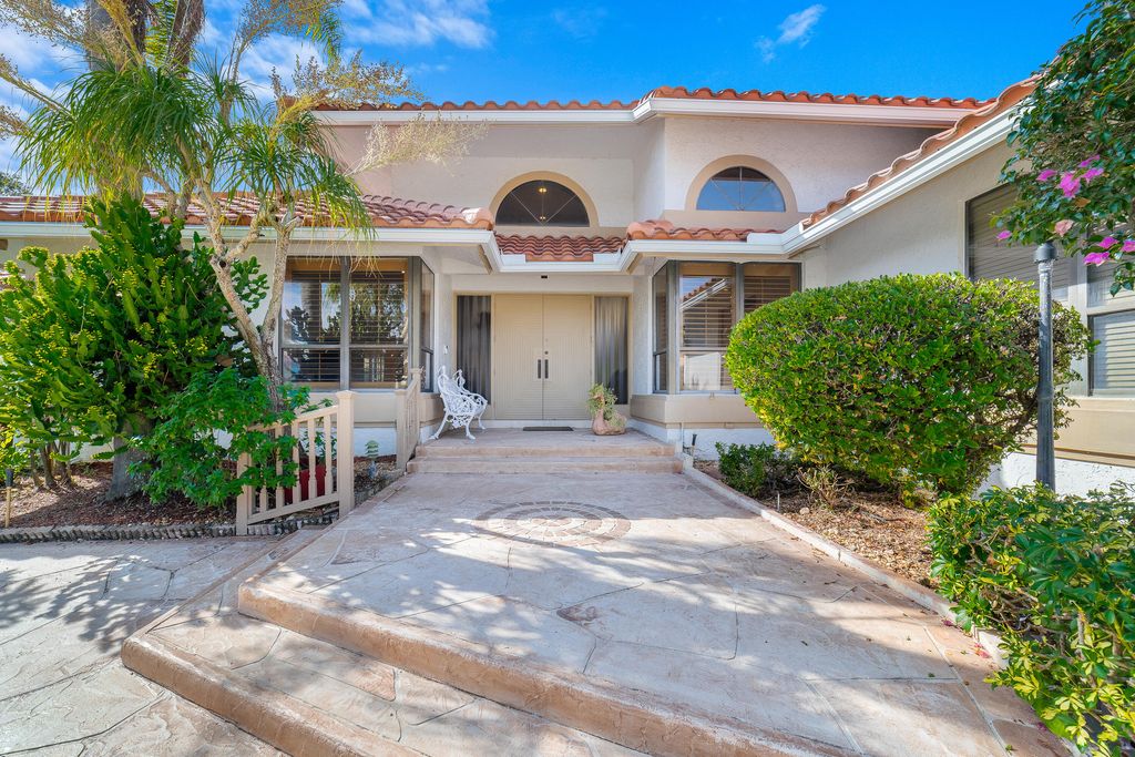 Photo of 42 Northwoods Lane, Boynton Beach, FL 33436 (MLS # R11032999)