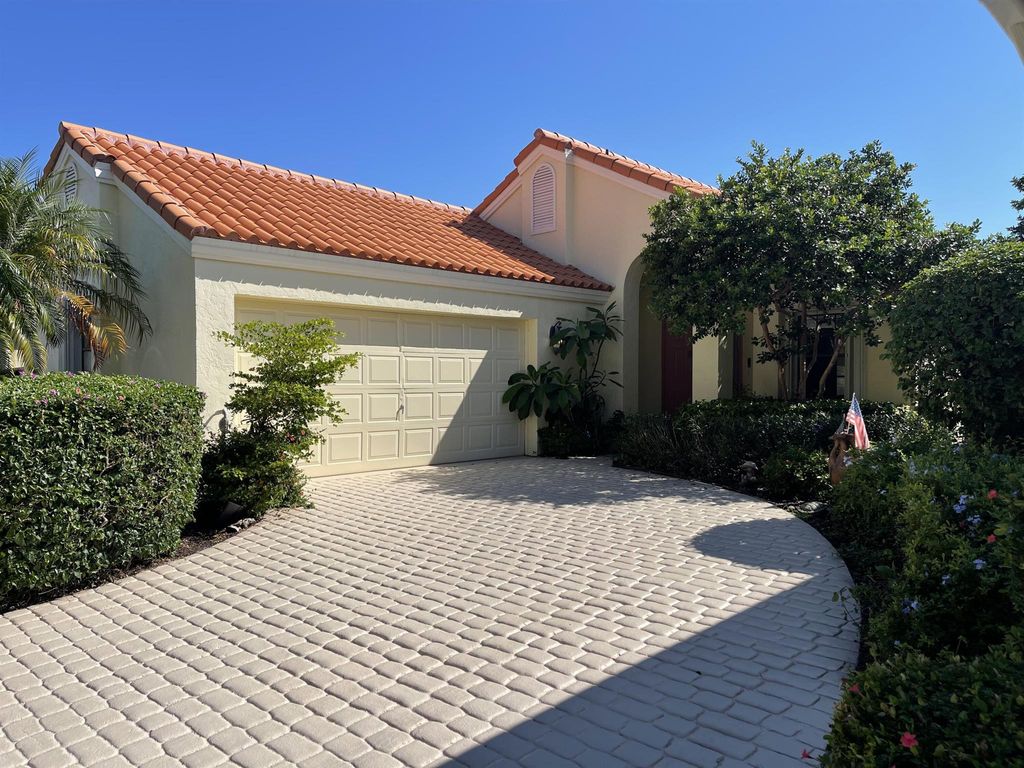 Photo of 2575 La Cristal Circle, Palm Beach Gardens, FL 33410 (MLS # R11098244)