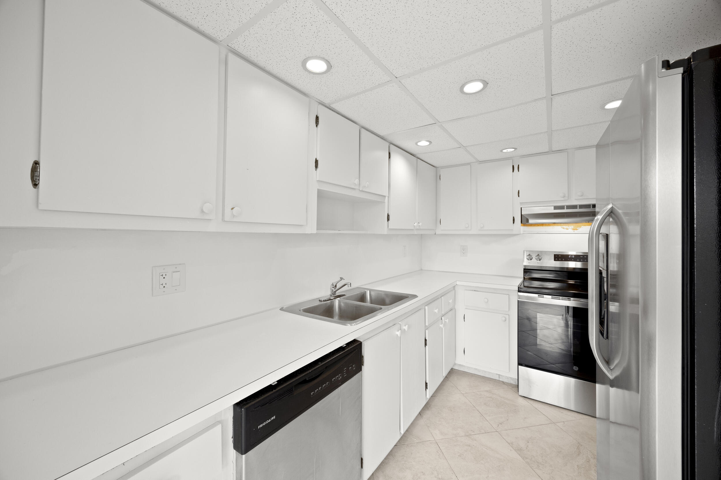 POINTE CONDO - Residential Lease