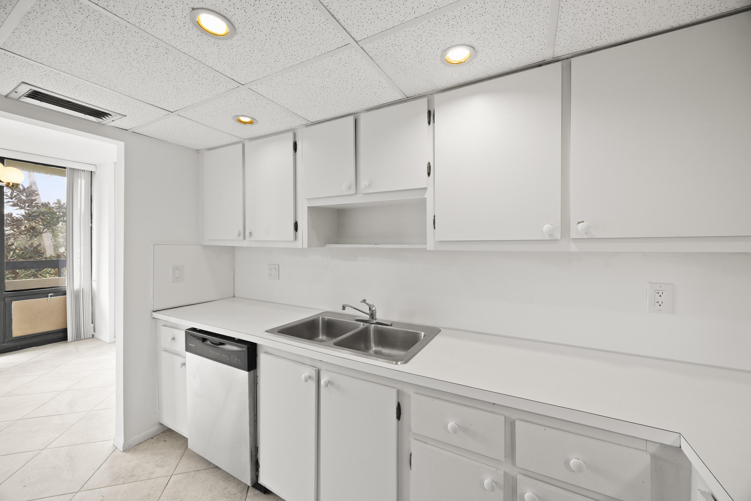 POINTE CONDO - Residential Lease