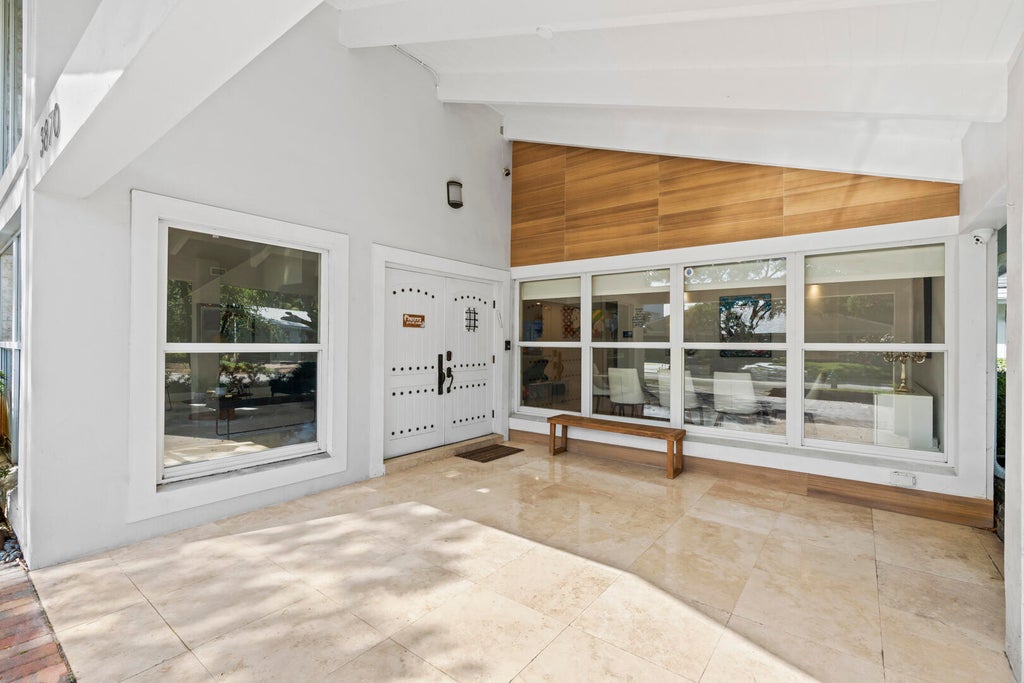 Photo of 3870 N 31ST Terrace, Hollywood, FL 33021 (MLS # B26080409)