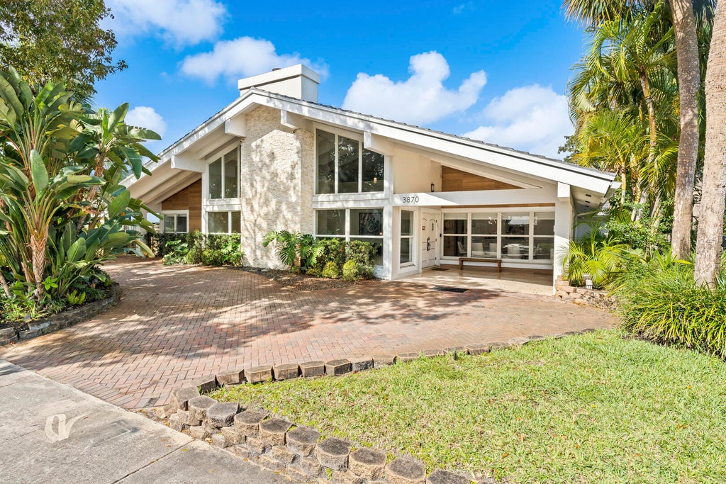 Photo of 3870 N 31ST Terrace, Hollywood, FL 33021 (MLS # B26080409)