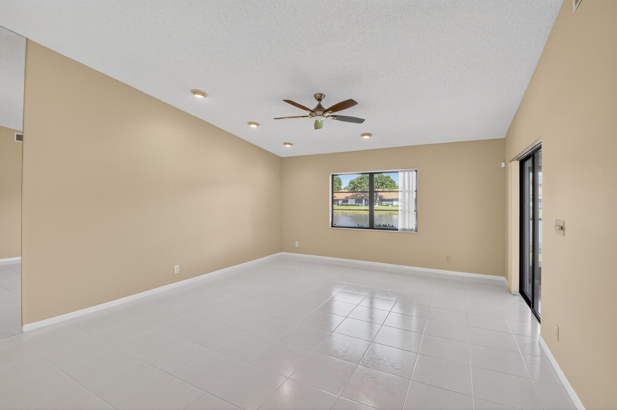 WHISPER WALK/SUMMERWINDS - Residential
