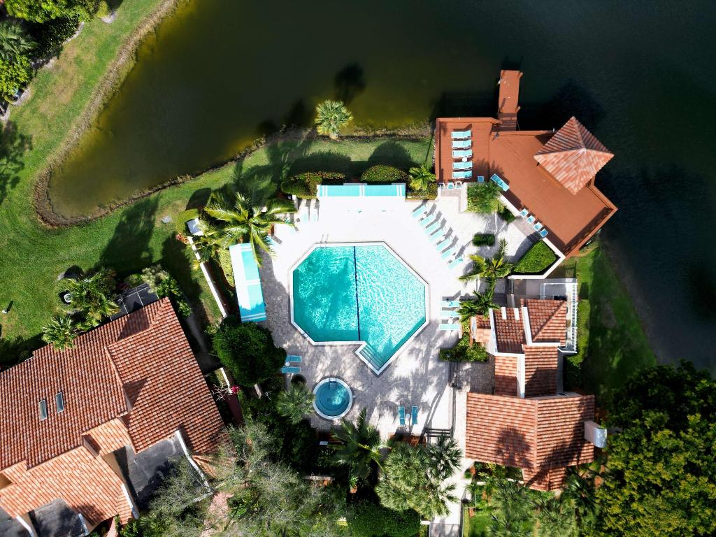 MERIDIANA AT BOCA POINTE I - Residential