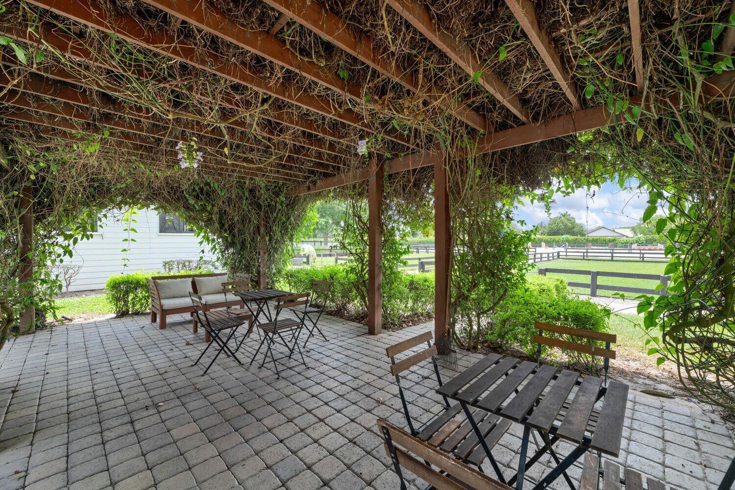 SADDLE TRAIL PARK OF WELL - Residential Lease