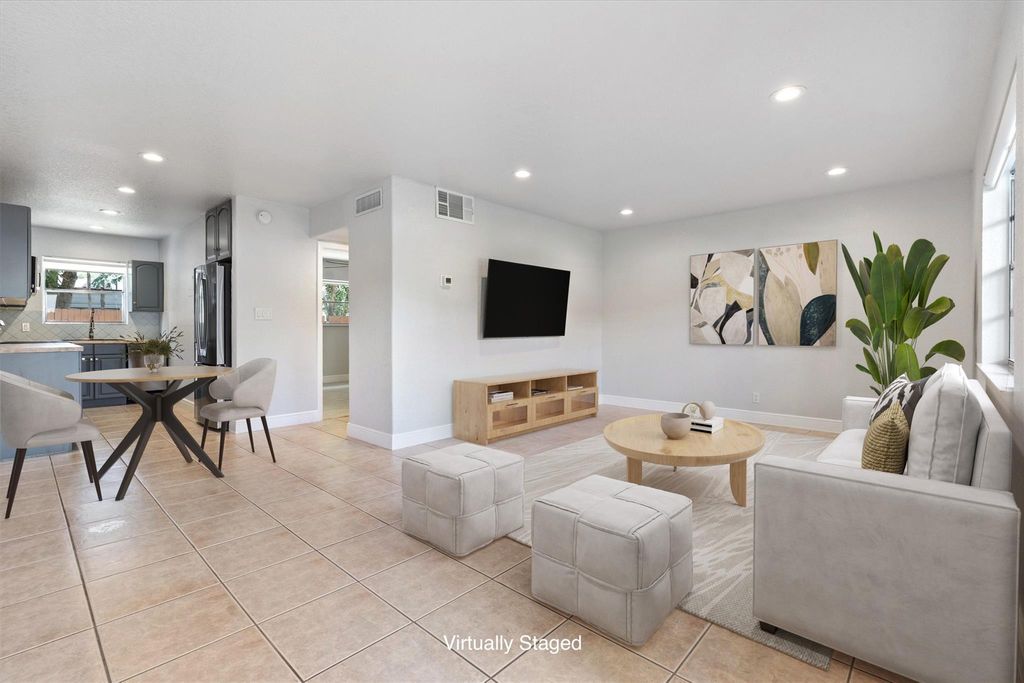 Photo of 601 SE 5th Court #103, Fort Lauderdale, FL 33301 (MLS # F10516723)