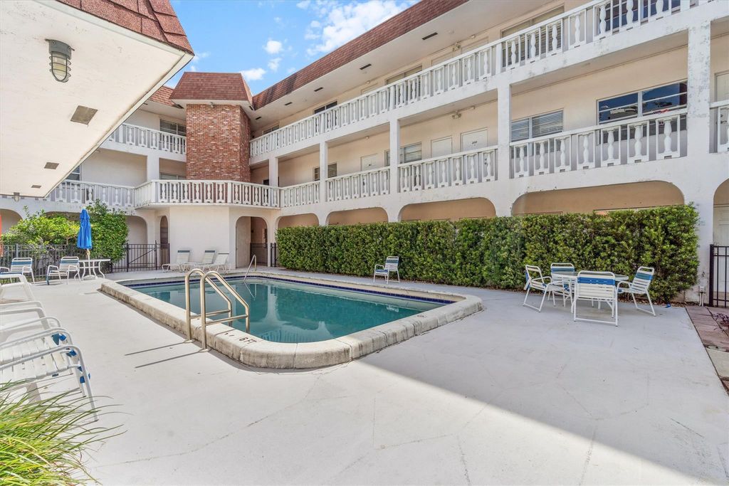 Photo of 601 SE 5th Court #103, Fort Lauderdale, FL 33301 (MLS # F10516723)