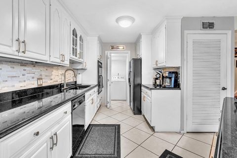Tiny photo for 9050 Jacaranda Lane #3, Plantation, FL 33324 (MLS # F10546167)
