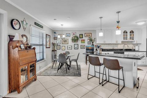Tiny photo for 9050 Jacaranda Lane #3, Plantation, FL 33324 (MLS # F10546167)