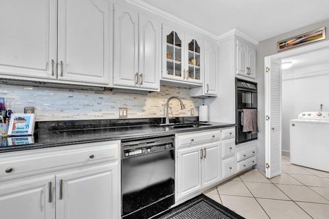Tiny photo for 9050 Jacaranda Lane #3, Plantation, FL 33324 (MLS # F10546167)