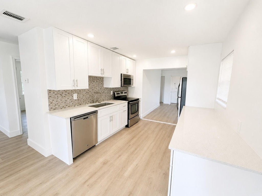 Photo of 913 N 18th Street #0, Fort Pierce, FL 34950 (MLS # B26063387)