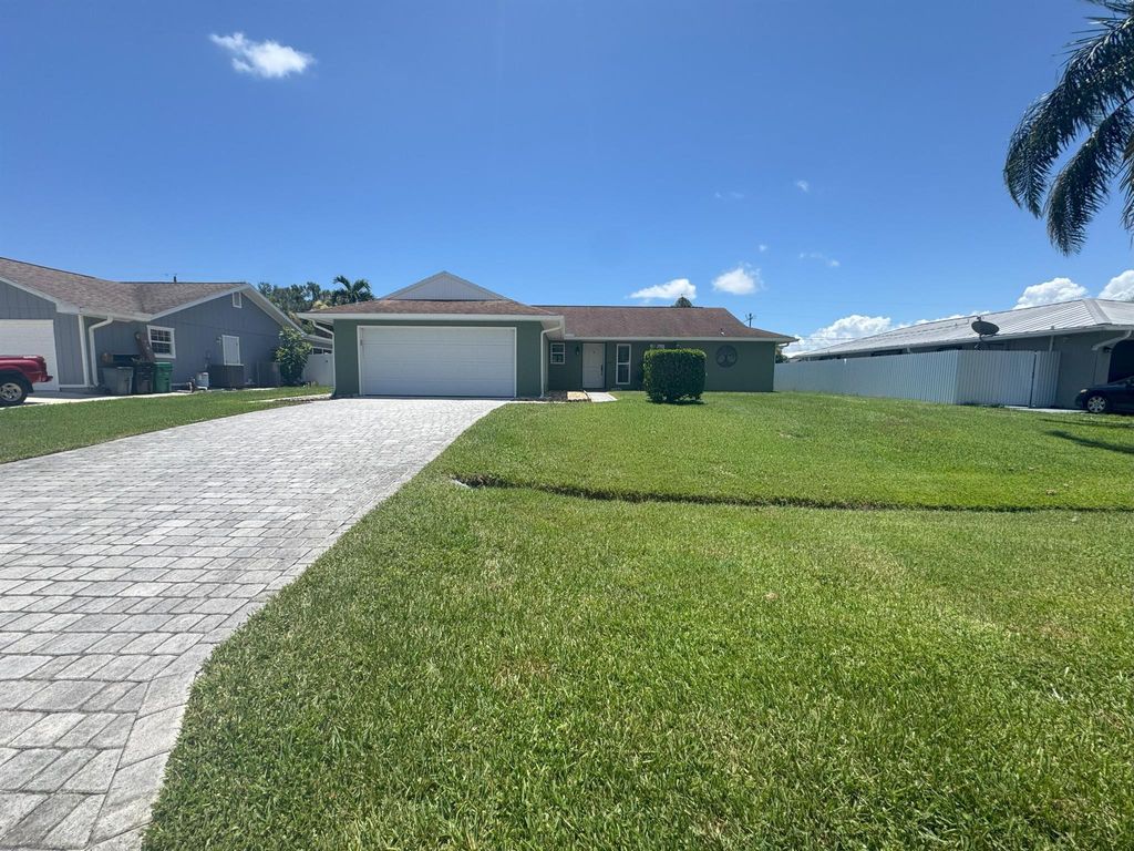 Photo of 1450 SE Merion Court, Port Saint Lucie, FL 34952 (MLS # R11109047)