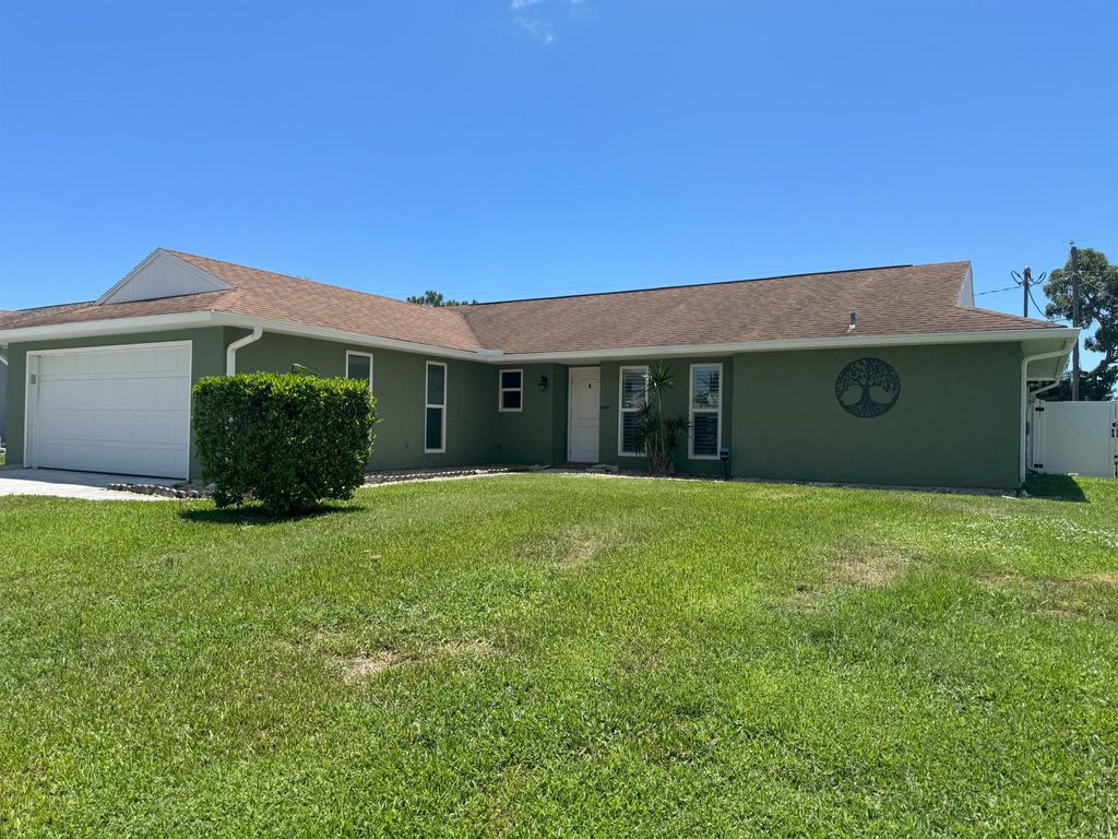 Photo of 1450 SE Merion Court, Port Saint Lucie, FL 34952 (MLS # R11109047)