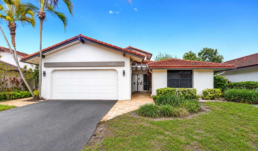 Photo of 663 DEER CREEK HOLLOWS Circle, Deerfield Beach, FL 33442 (MLS # B26066320)
