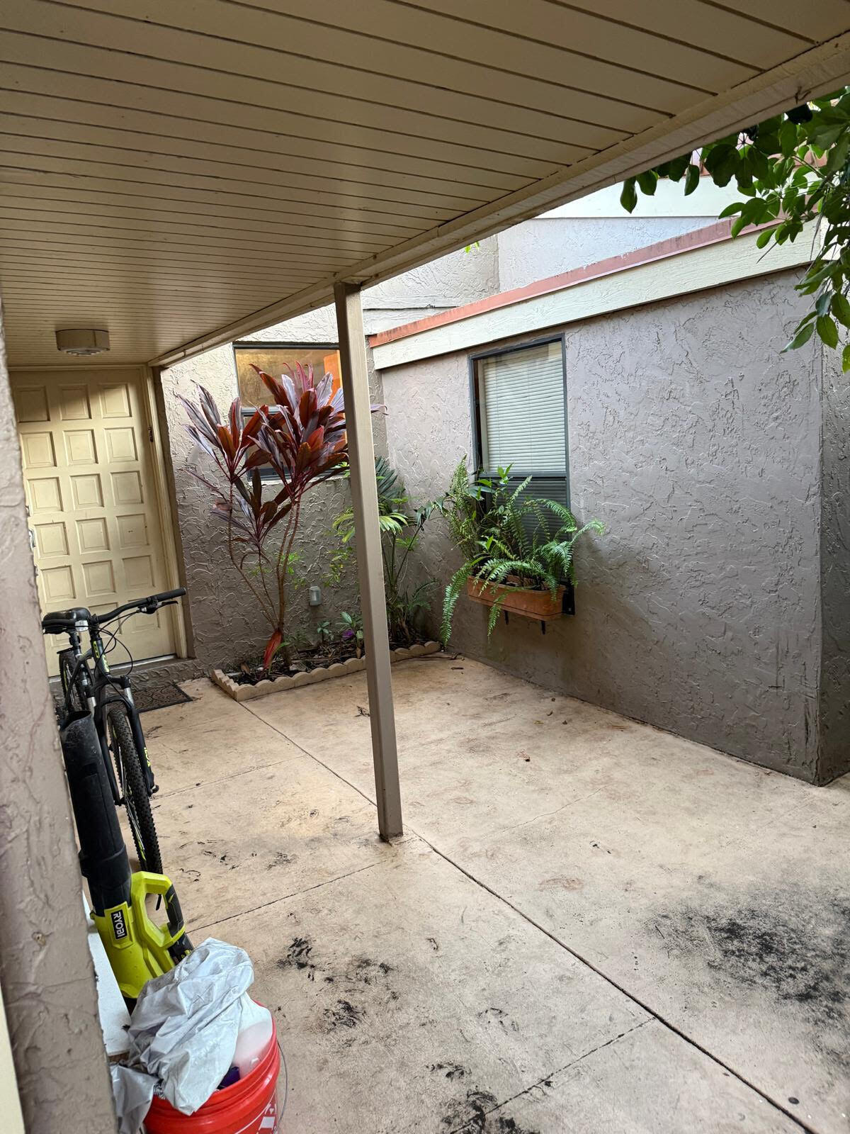 TOWNHOUSES OF EMERALD HILLS - Residential