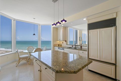 Condominium in Jensen Beach FL 10072 Ocean Drive Dr 23.jpg