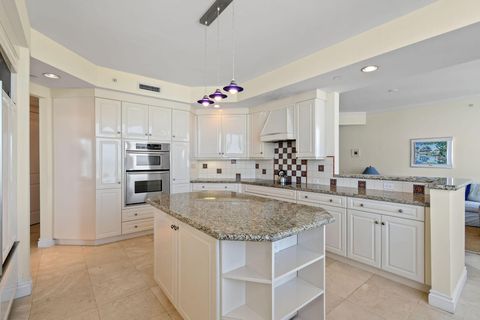 Condominium in Jensen Beach FL 10072 Ocean Drive Dr 25.jpg