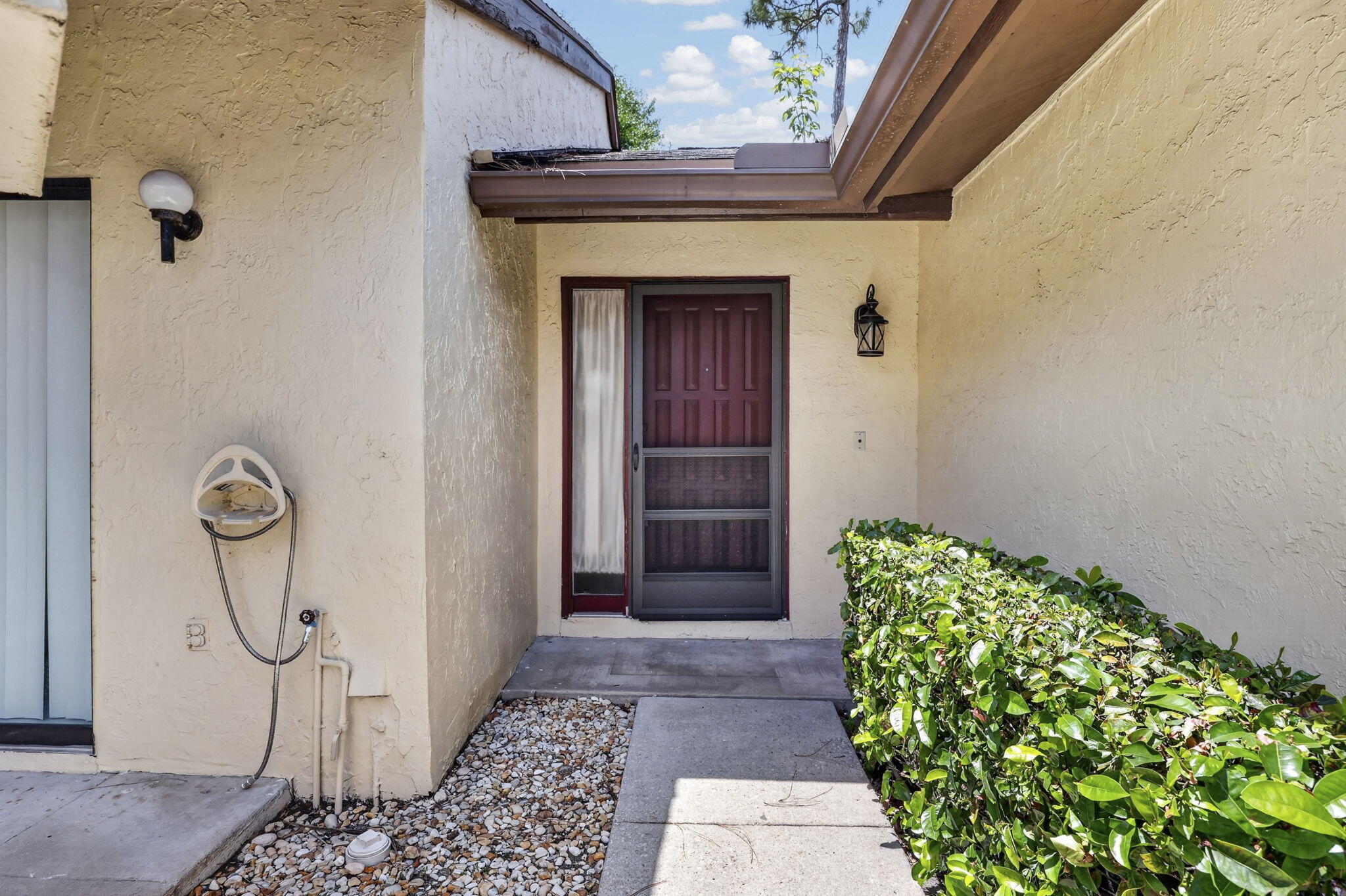 184 MASTIC TREE Court